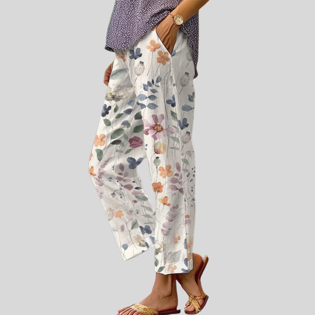 Pantalons décontractés quotidiens Danoir Paris en coton beige avec poches, porté sur mannequin.