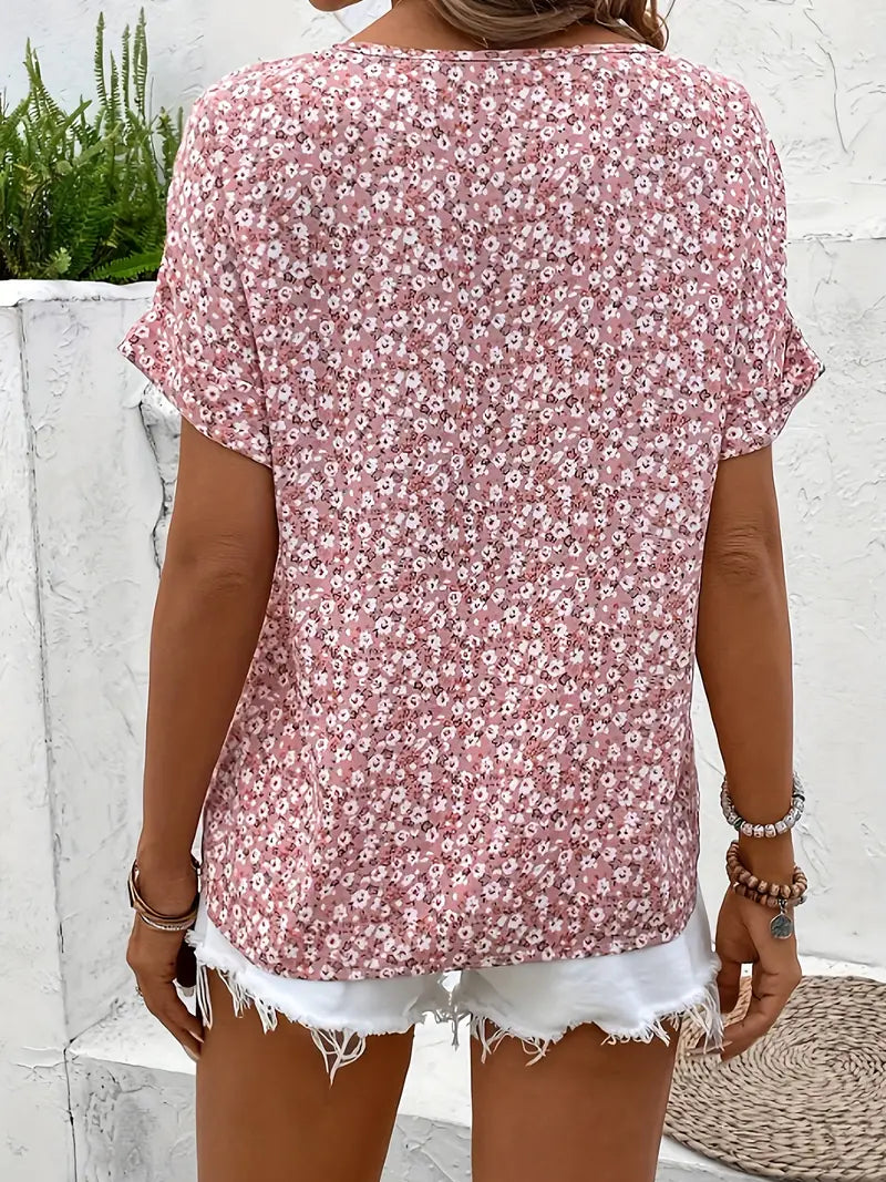 Robe d'été Élégante Jelena à motifs floraux, marque Danoir Paris, avec un haut fluide et style estival.