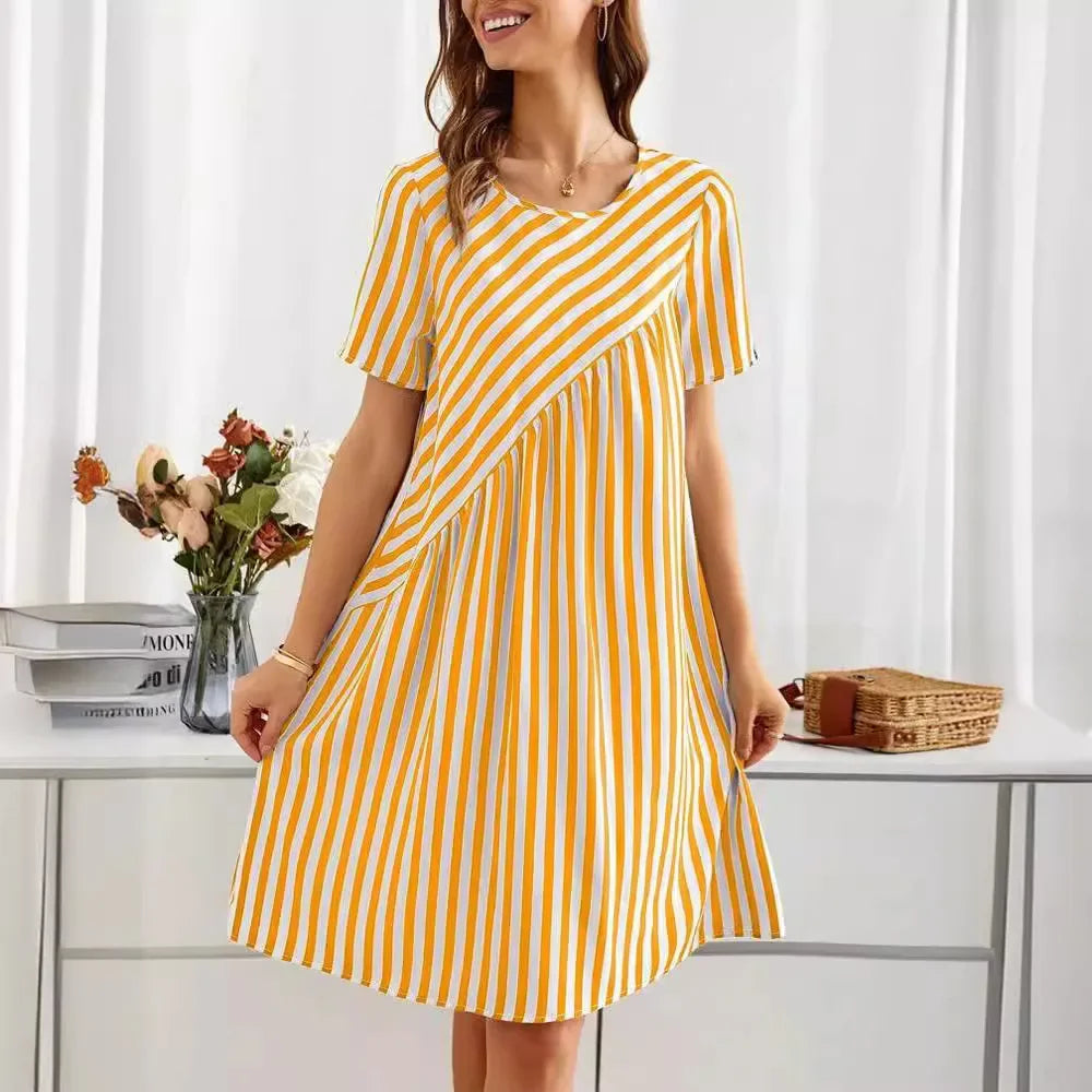 Robe d'été rayée Clara de Danoir Paris, légère et fluide, avec des couleurs estivales et un style féminin.