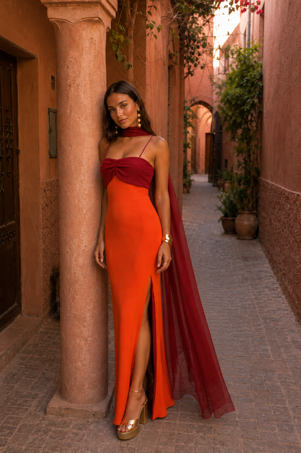 Robe Zahara de Danoir Paris, édition limitée, en tissu fluide avec détails élégants, portée sur un mannequin.