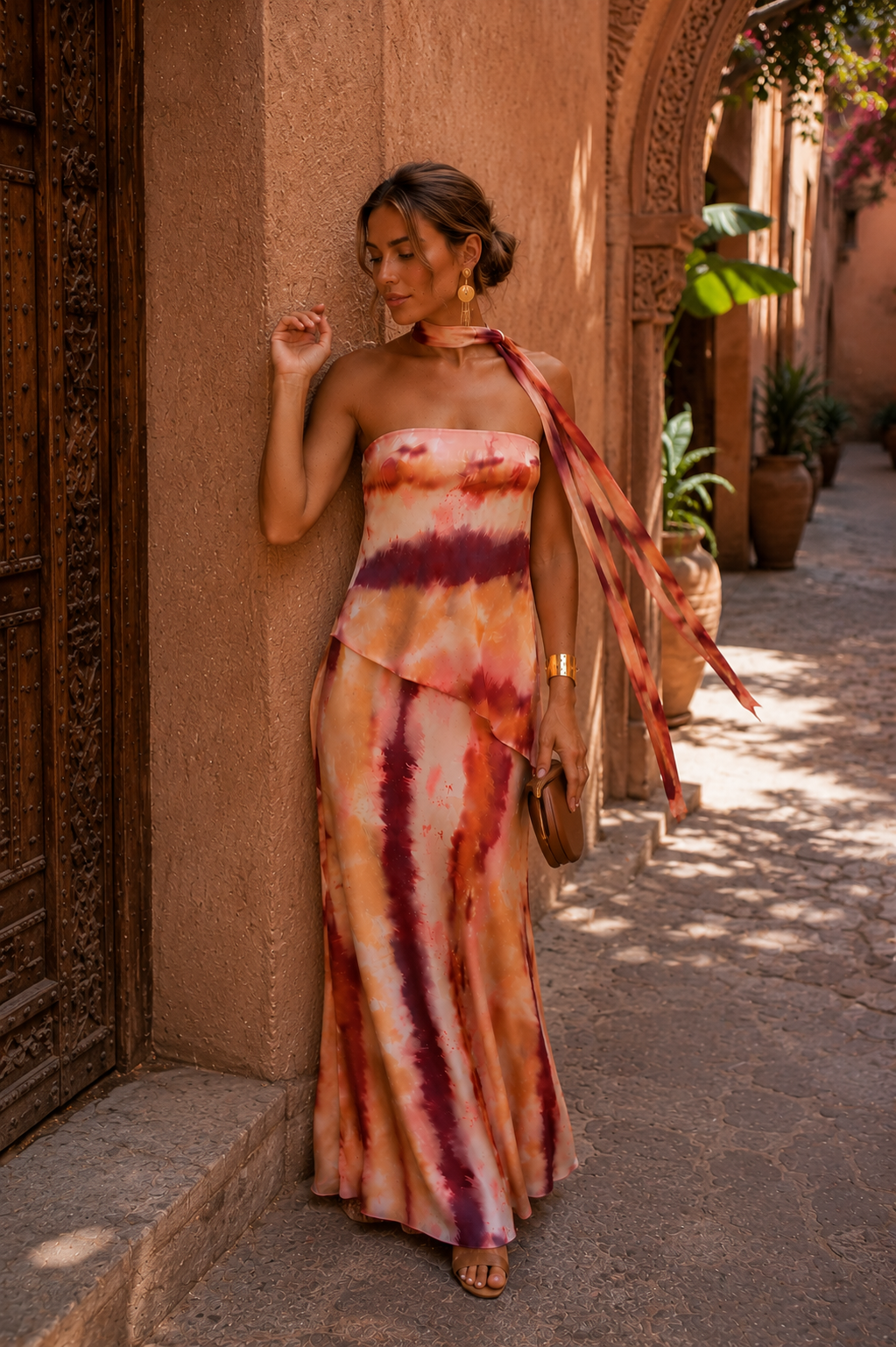 Robe Aitana de Danoir Paris en tissu léger avec détails élégants et coupe flatteuse, portée sur mannequin.