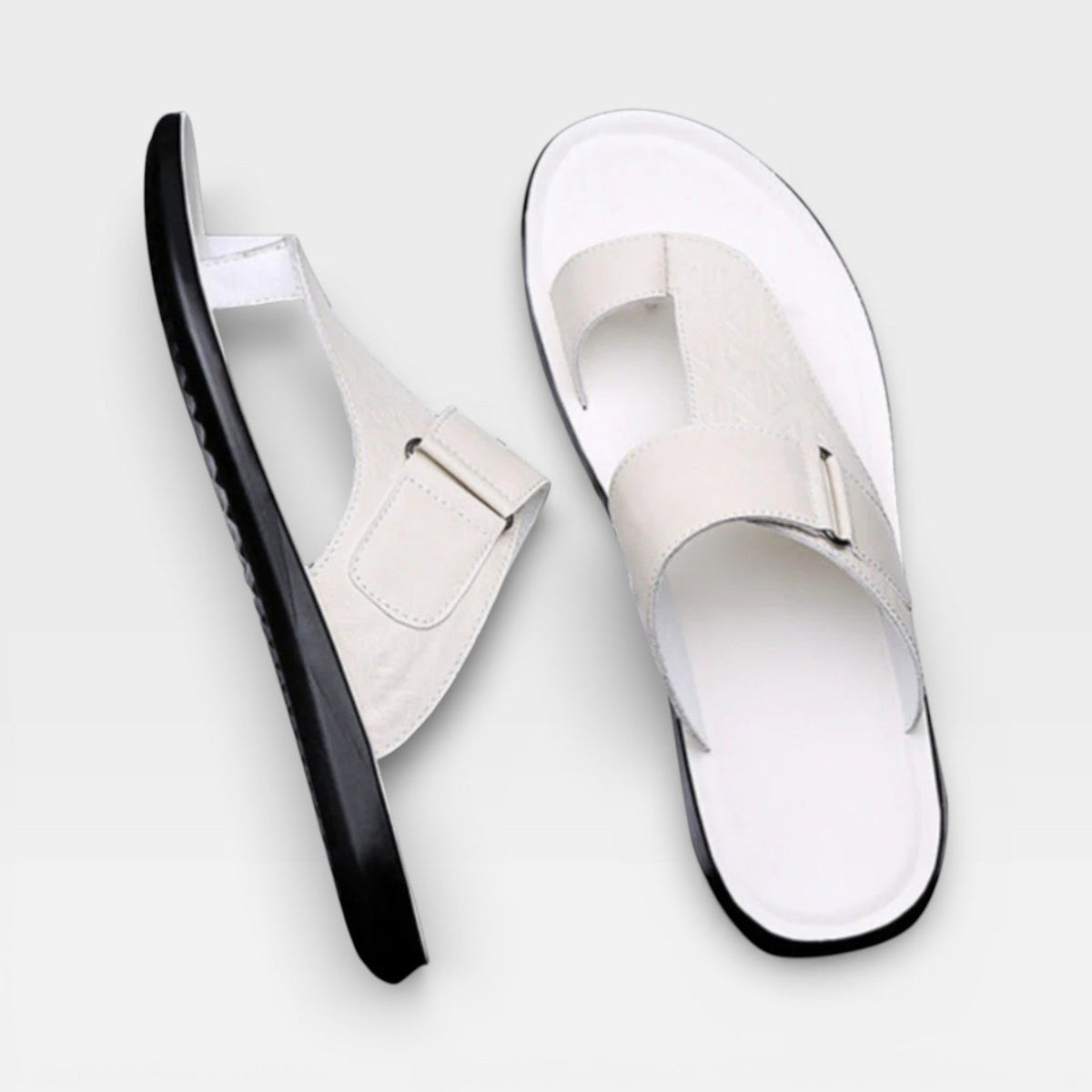 Sandales en cuir pour hommes Danoir Paris, semelle souple, couleur blanche, adaptées pour un usage quotidien.