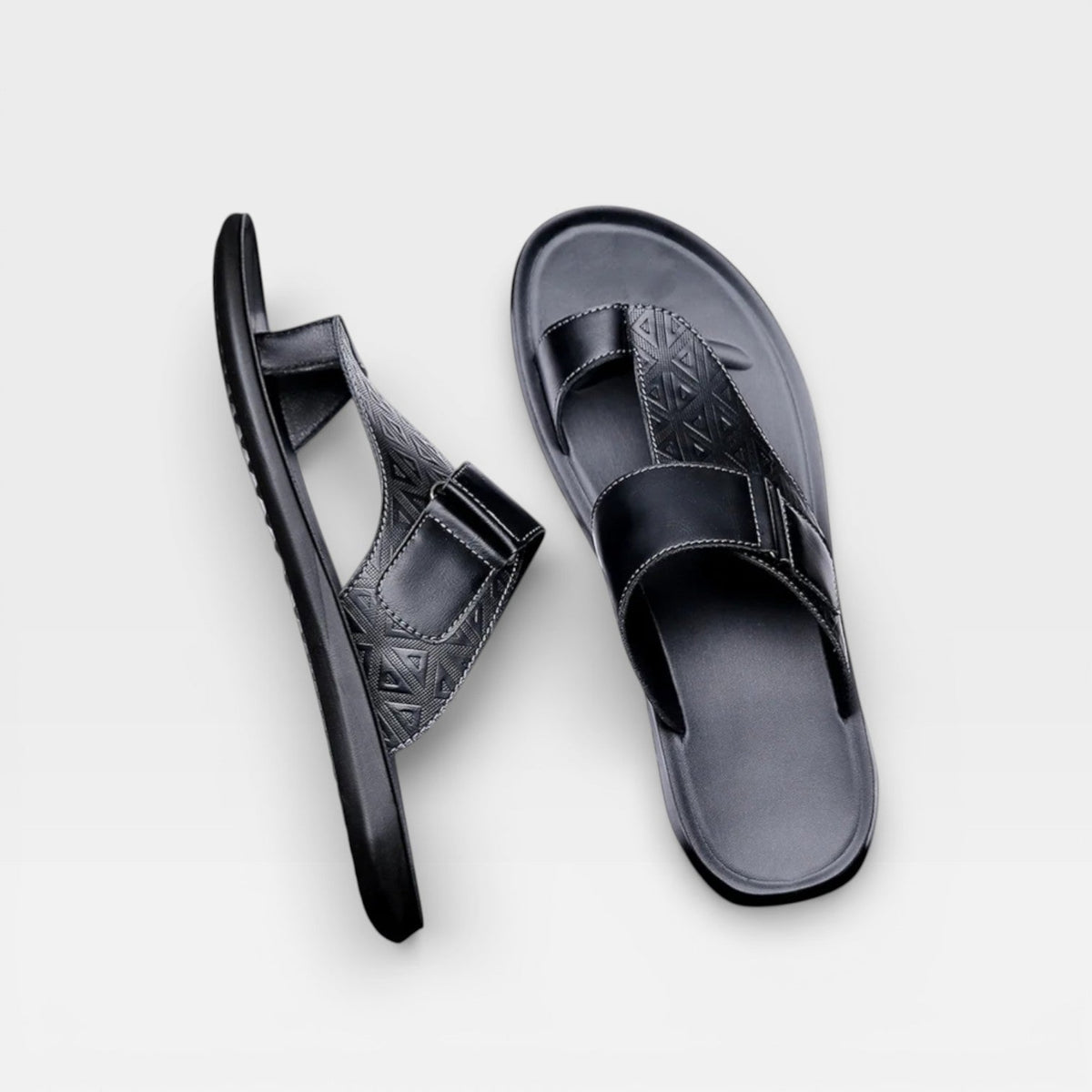 Sandales en cuir pour hommes Danoir Paris avec semelle souple, modèle blanc, pour usage quotidien, visible en gros plan.