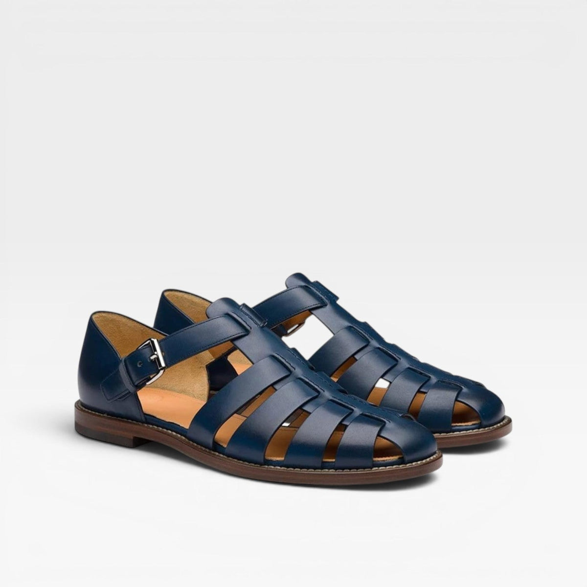 Sandales fisherman en cuir pour hommes de Danoir Paris, style estival classique avec bout fermé, couleur bleue.