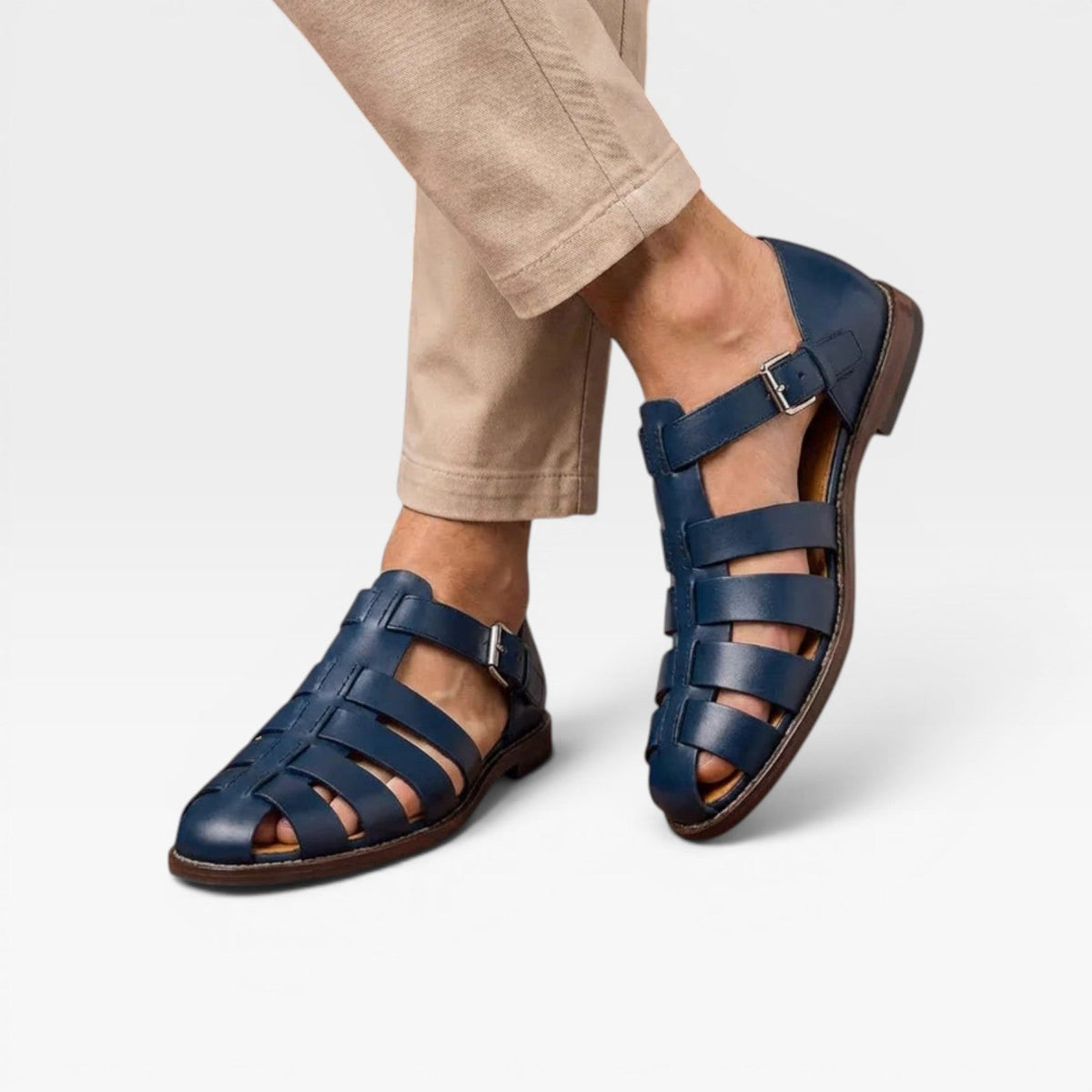 Sandales fisherman en cuir pour hommes Danoir Paris, style estival classique à bout fermé, en bleu, chaussure confortable et élégante.