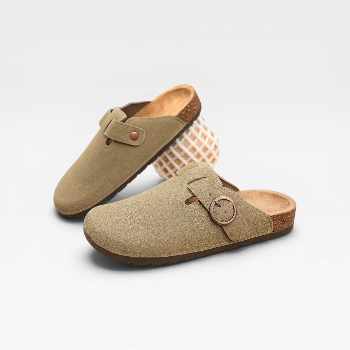 Sabots en liège pour hommes Danoir Paris, mules kaki à bout fermé avec boucle ronde, sandales confortables à enfiler.