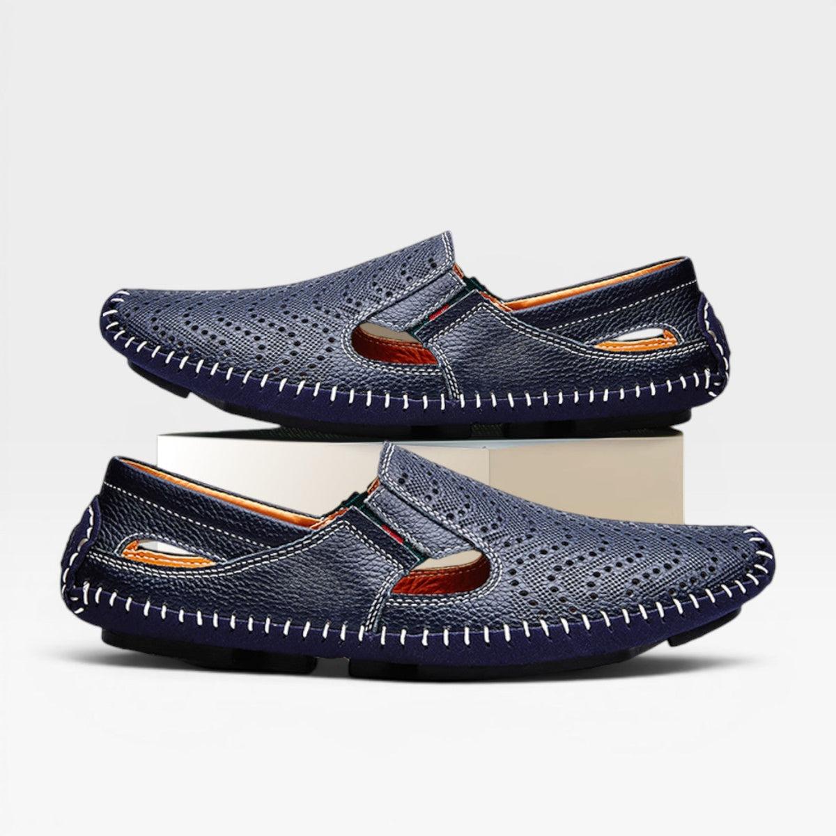 Mules en cuir style italien pour hommes, sandales d'été décontractées, perforées, en marine, de la marque Danoir Paris.