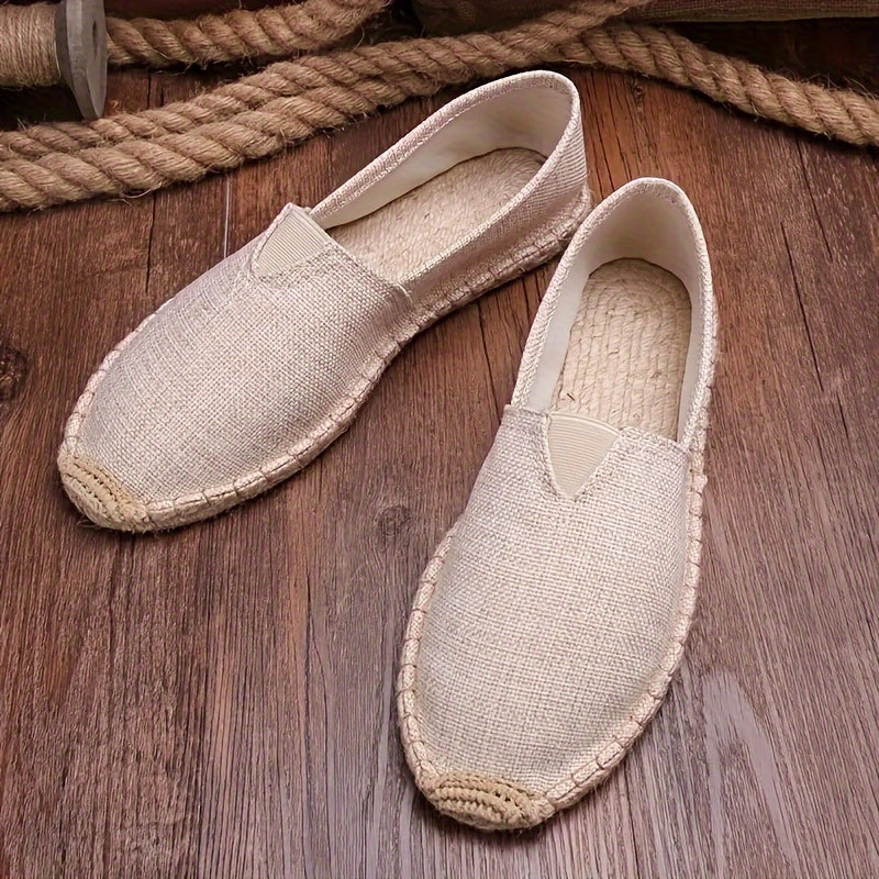 Espadrilles élégantes pour hommes de Danoir Paris, chaussures blanches en toile avec semelle en corde, vue de face.