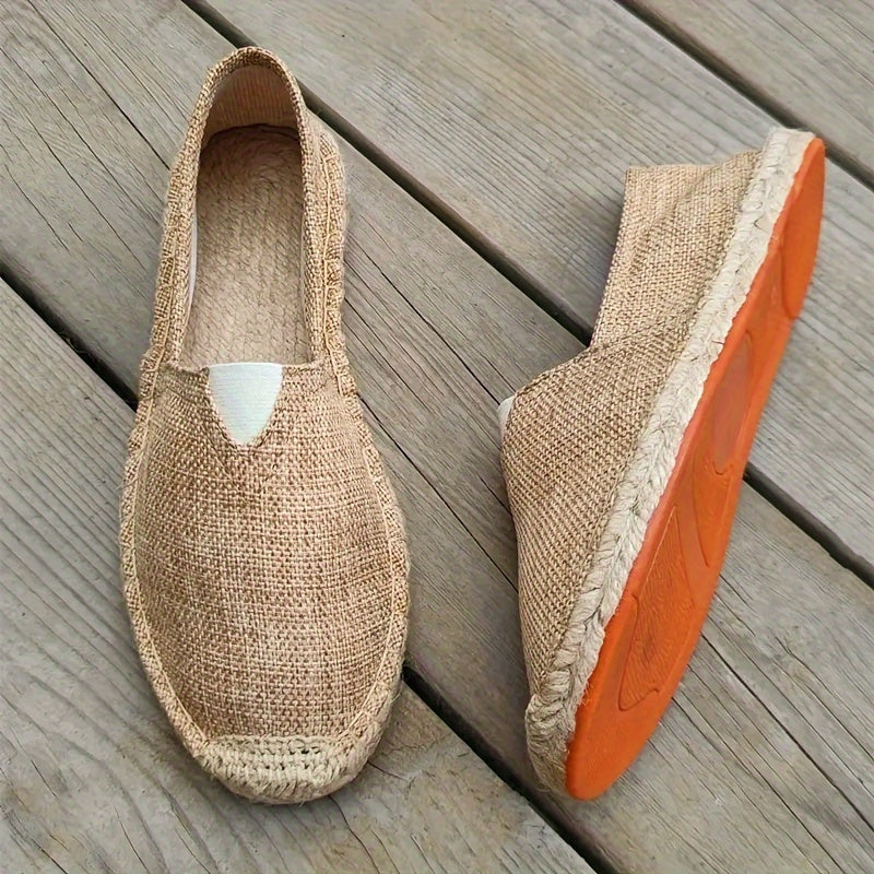Espadrilles élégantes pour hommes de la marque Danoir Paris, chaussures blanches en toile, style sophistiqué et confortable.