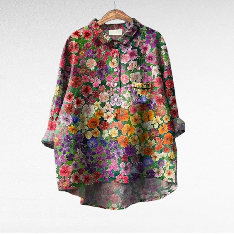 Blouse d'été élégante en lin Thérèse de Danoir Paris, tissu léger et moderne, portée sur un mannequin avec motif subtle.