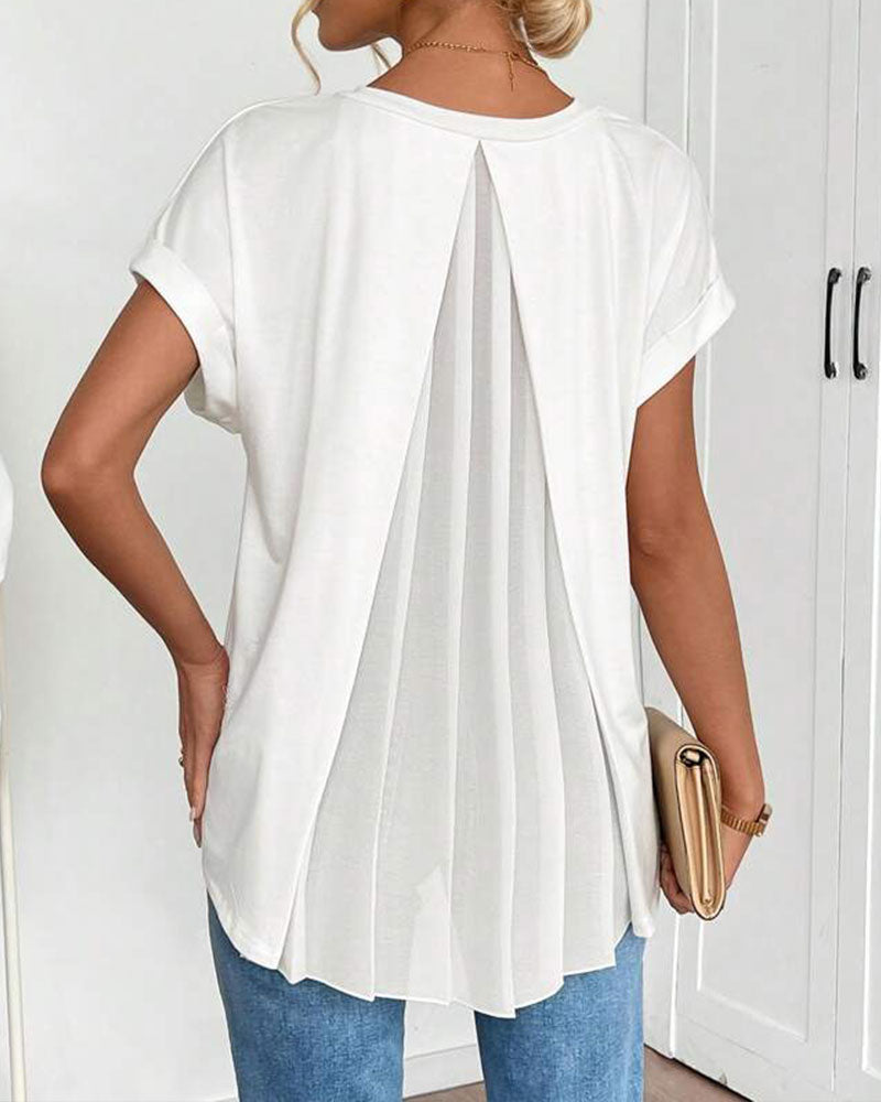 T-shirt décontracté Estella en patchwork de Danoir Paris, design moderne avec motifs colorés, porté sur mannequin blanc