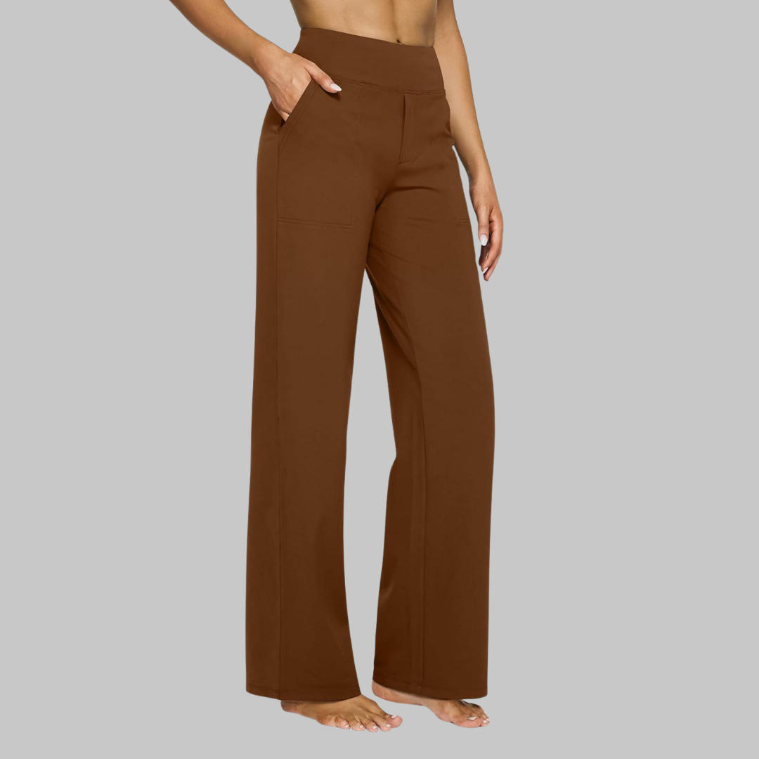 Pantalon stretch confortable pour femme de la marque Danoir Paris, tissu doux et ajusté, en couleur neutre.