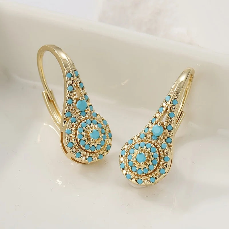 Boucles d'oreilles Danoir Paris Gilded Turquoise Bloom avec turquoise dorée et détails floraux élégants.