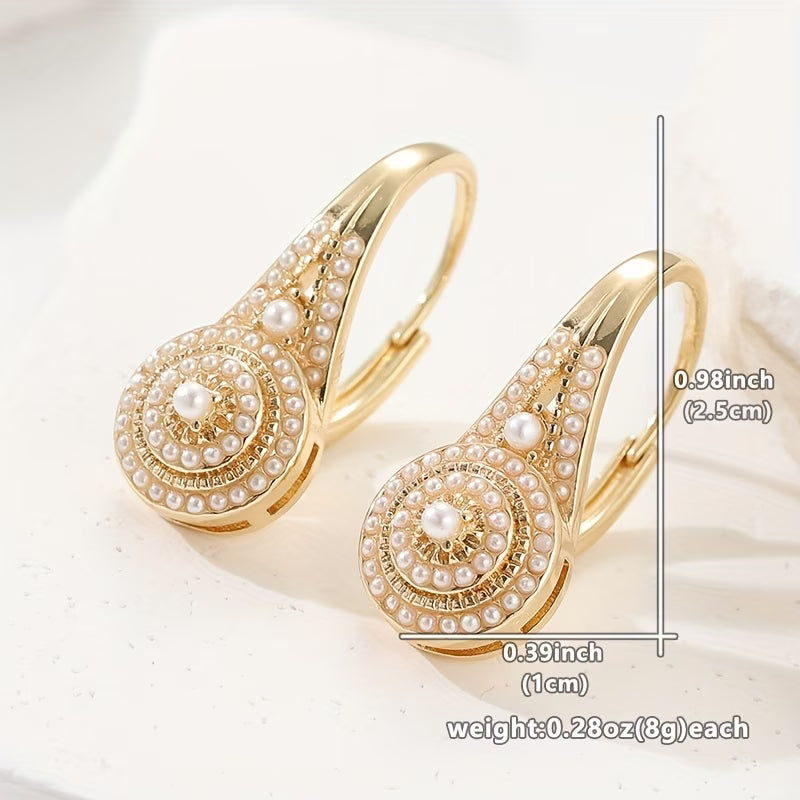 Boucles d'oreilles Danoir Paris Turquoise Bloom dorées avec pendentifs floraux en turquoise brillante.