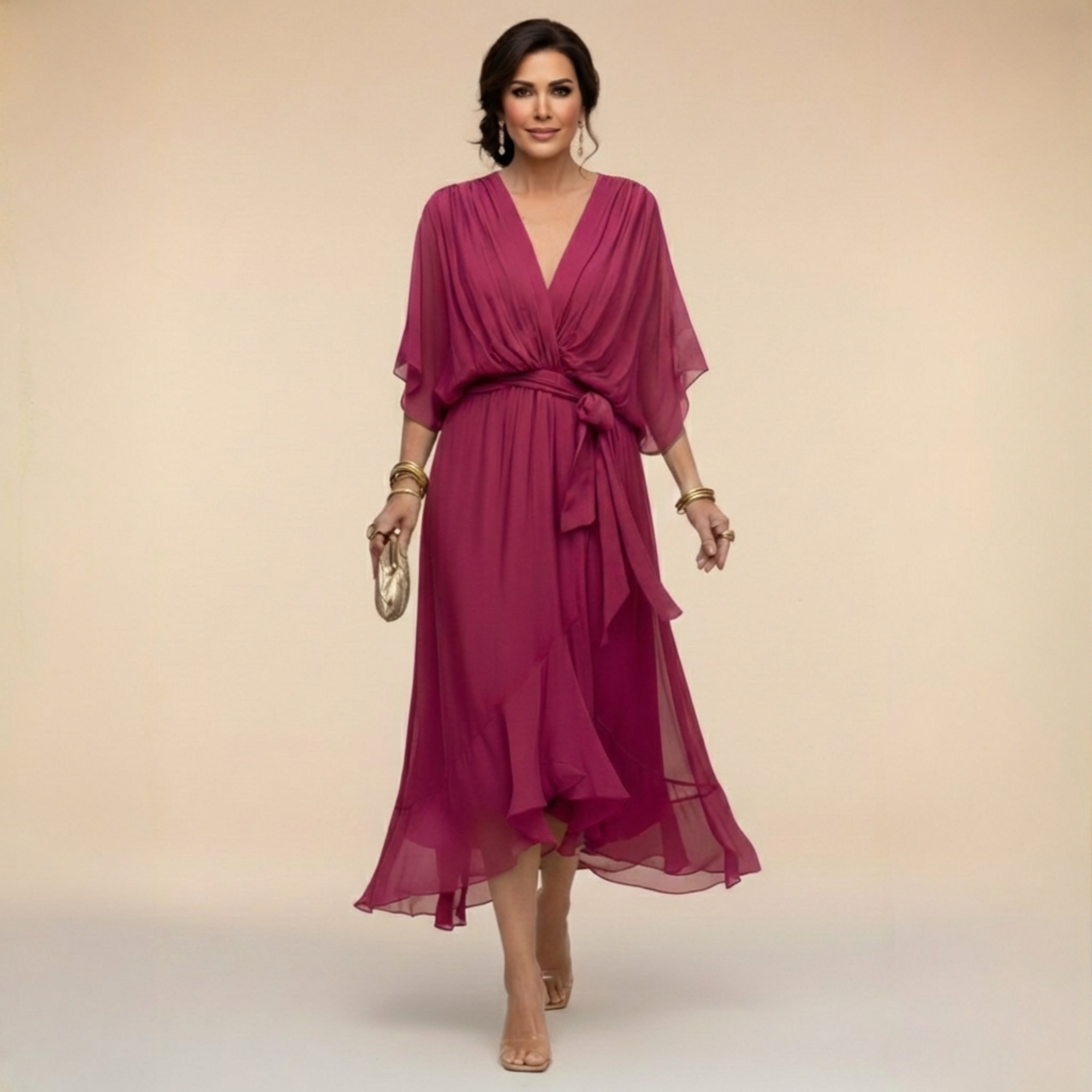Robe en chiffon MARTA Danoir Paris avec décolleté en V, tissu léger et fluide, portée élégante pour occasions spéciales.
