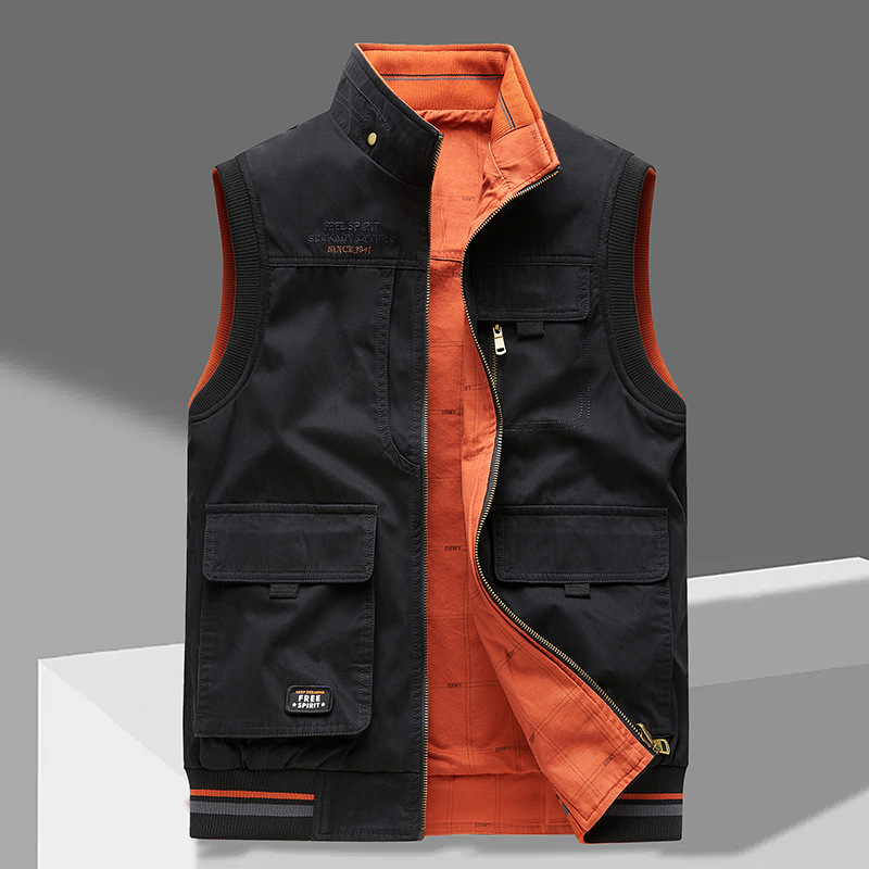 Gilet homme de luxe Danoir Paris en tissu élégant, porté avec col et boutons, style sophistiqué pour homme.