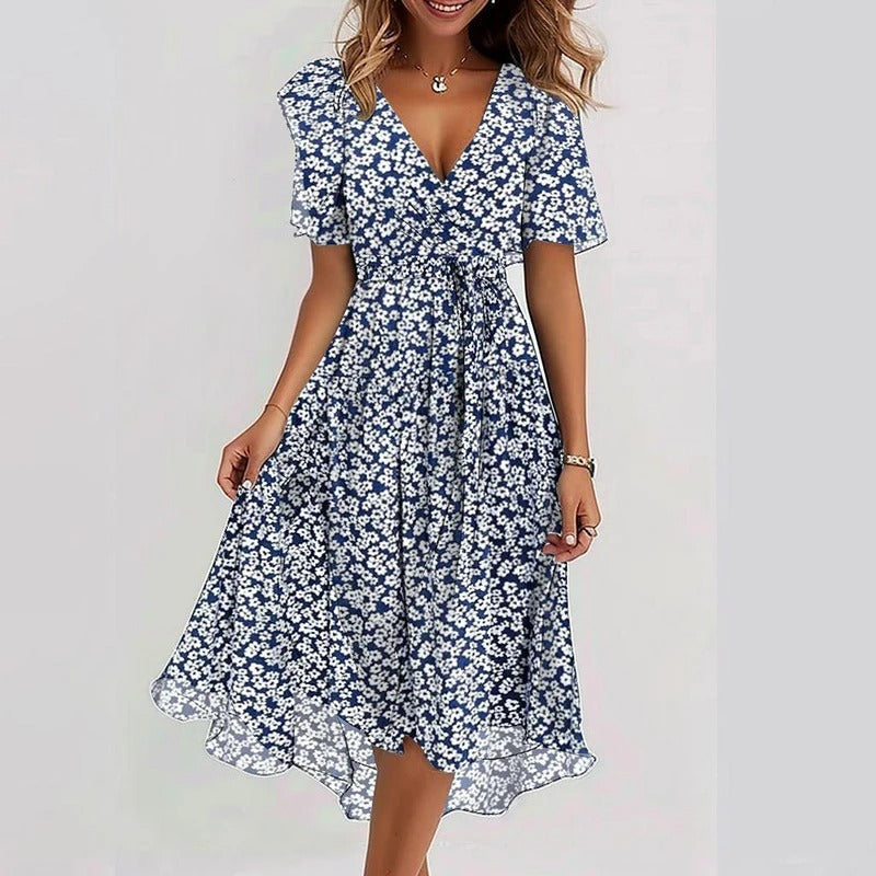 Robe florale élégante Yara de Danoir Paris, tissu léger avec motif floral coloré, portée avec manches longues et coupe fluide.