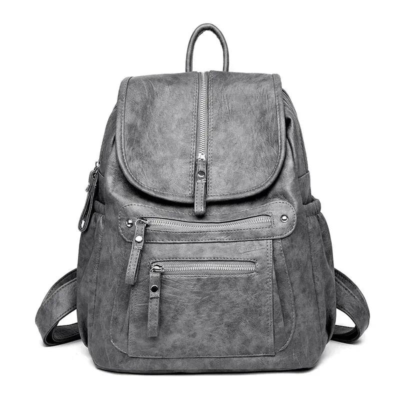 Sac à dos Danoir Paris Colette, élégant et chic, en cuir noir avec détails sophistiqués, vue de face sur fond blanc.