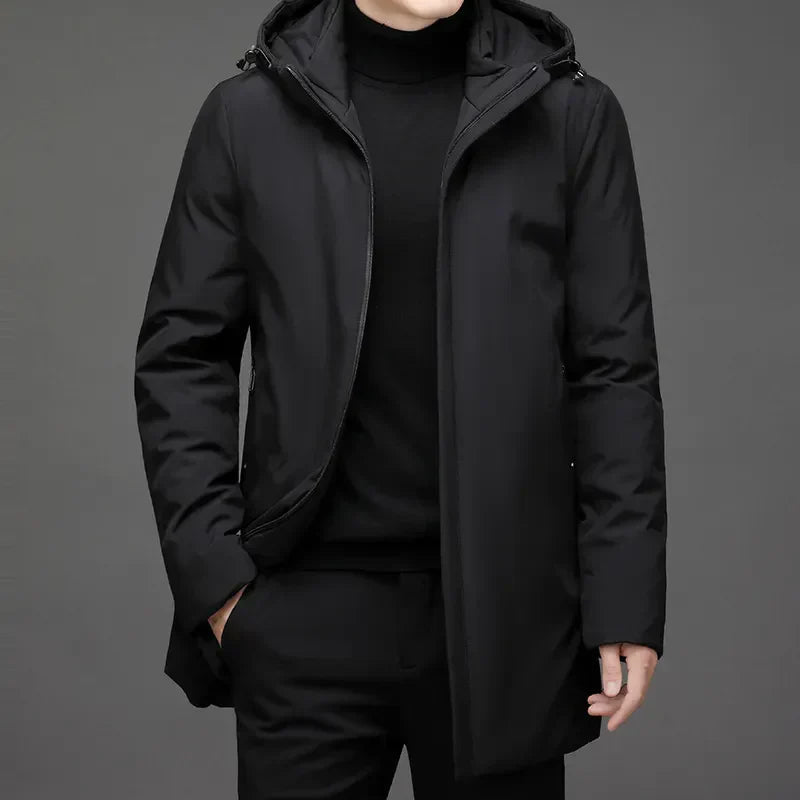 Veste d'hiver longue à capuche Danoir Paris pour homme, fermeture éclair et tissu chaud, vue de face.