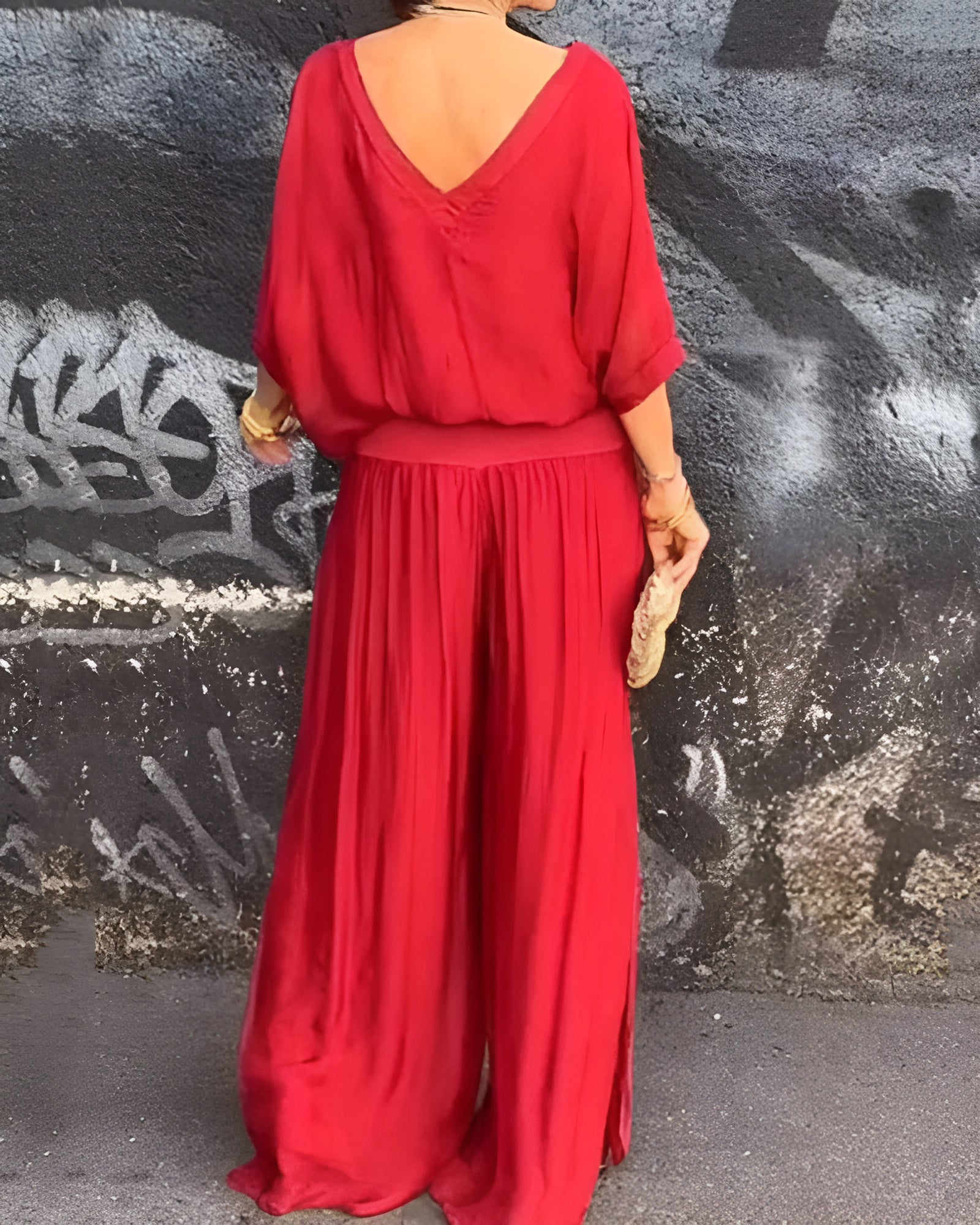 Ensemble décontracté élégant Claire de Danoir Paris, vêtement confortable avec coupe sophistiquée, porté par un modèle.