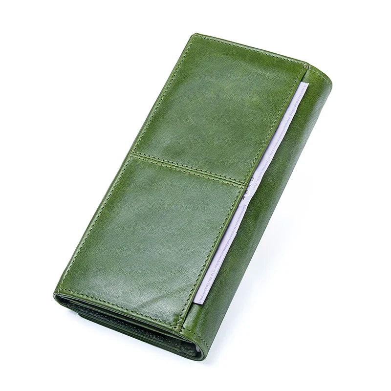 Portefeuille femme en cuir véritable Danoir Paris de couleur verte, élégant et pratique avec plusieurs compartiments.