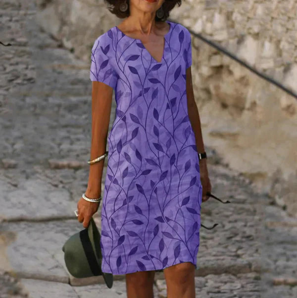 Robe midi chic Danoir Paris Avery, en tissu fluide avec décolleté en V et manches longues, portée élégante et moderne.