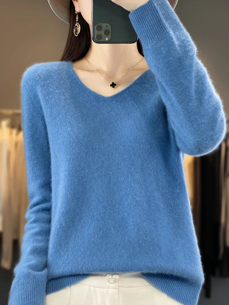 Pull douillet vert élégant Elena de Danoir Paris, en tissu doux et chaud, porté par un mannequin.