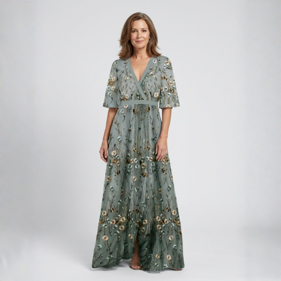 Robe longue fleurie Danoir Paris Élodie avec col en V, motif floral coloré, tissu léger et fluide, portée décontractée élégante.
