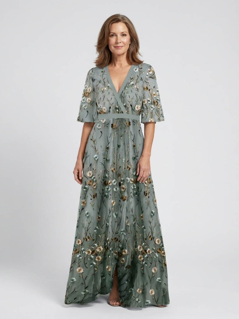 Robe longue fleurie Élodie Danoir Paris avec col en V, tissu léger et fluide, parfait pour l'été ou les occasions décontractées.