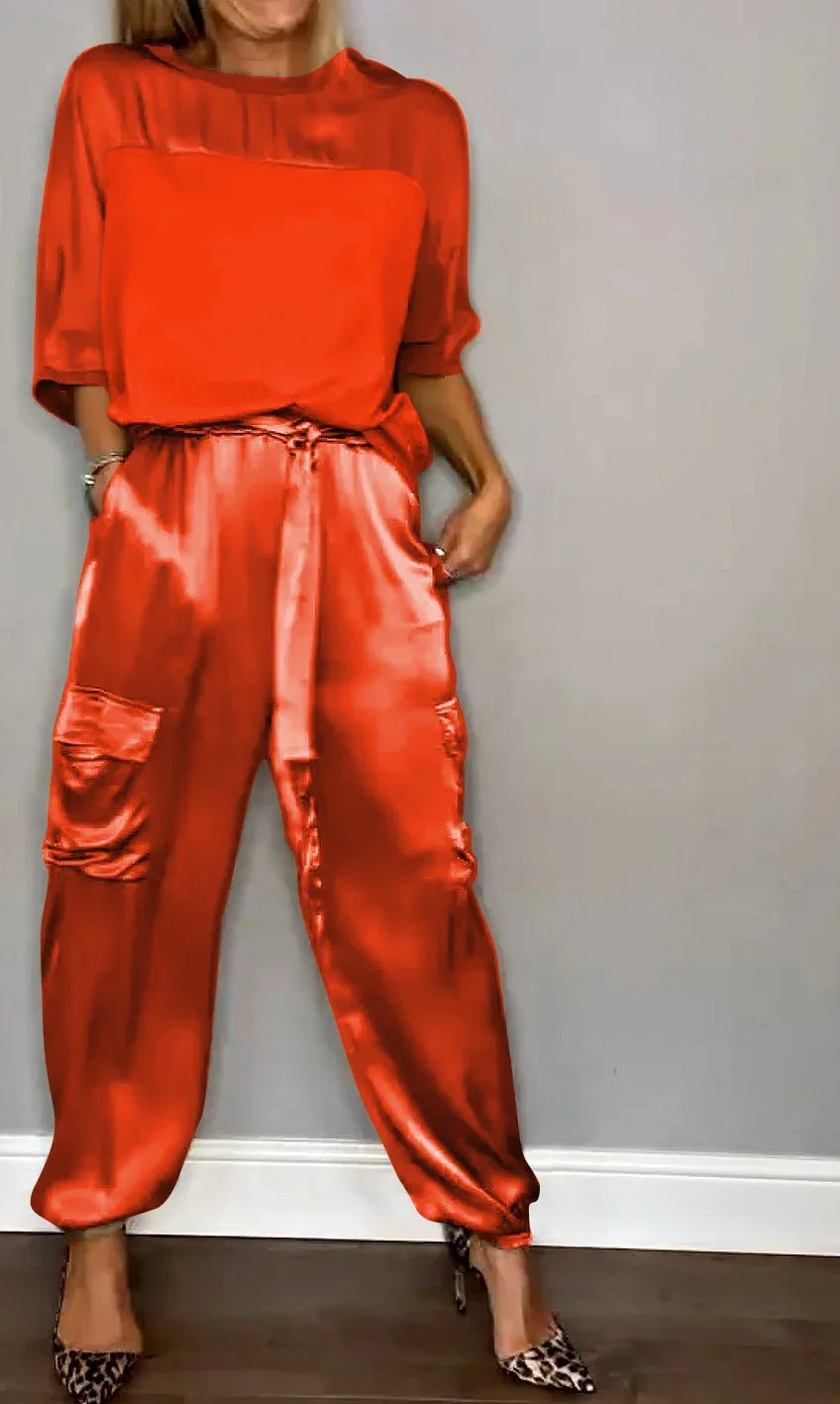 Vêtement décontracté Evelina Danoir Paris en satin vert, look élégant et confortable, vue frontale du produit.