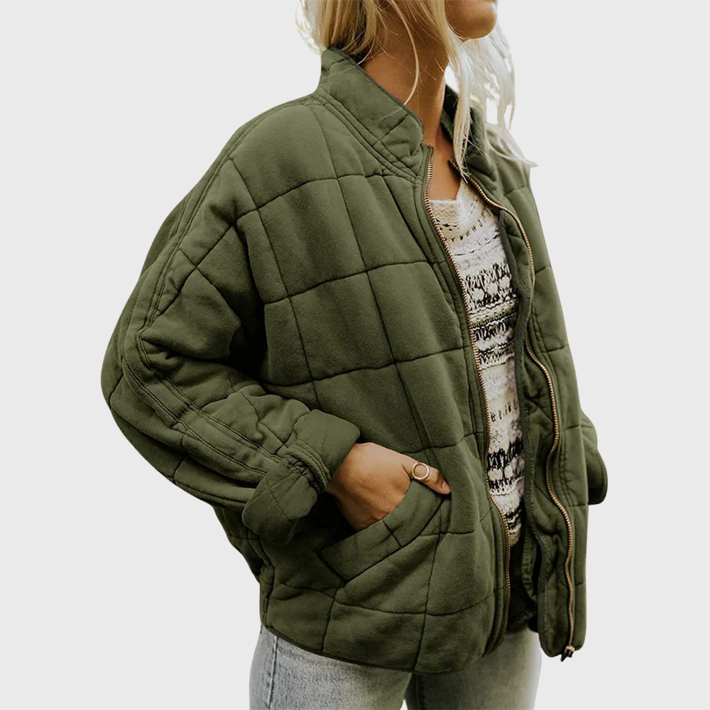 Veste matelassée Danoir Paris Josiane au look oversized élégant, détail de la texture et du col haut en image.
