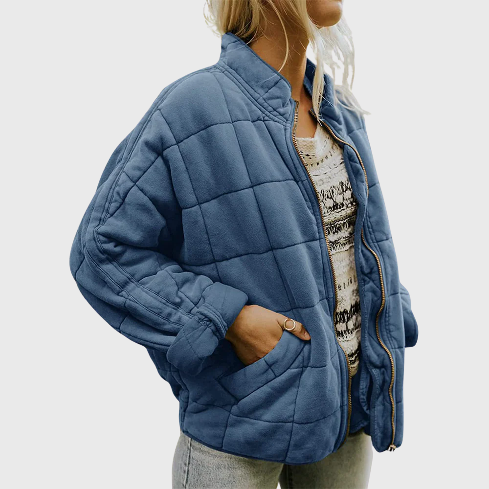 Veste matelassée Danoir Paris Josiane au look oversized élégant, en tissu noir avec col montant et finitions soignées.