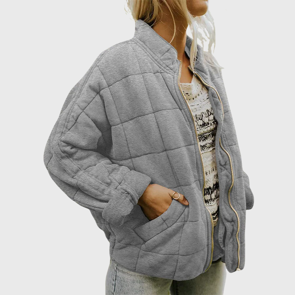 Veste matelassée oversize élégante de la marque Danoir Paris, look tendance et confort visible sur cette image.
