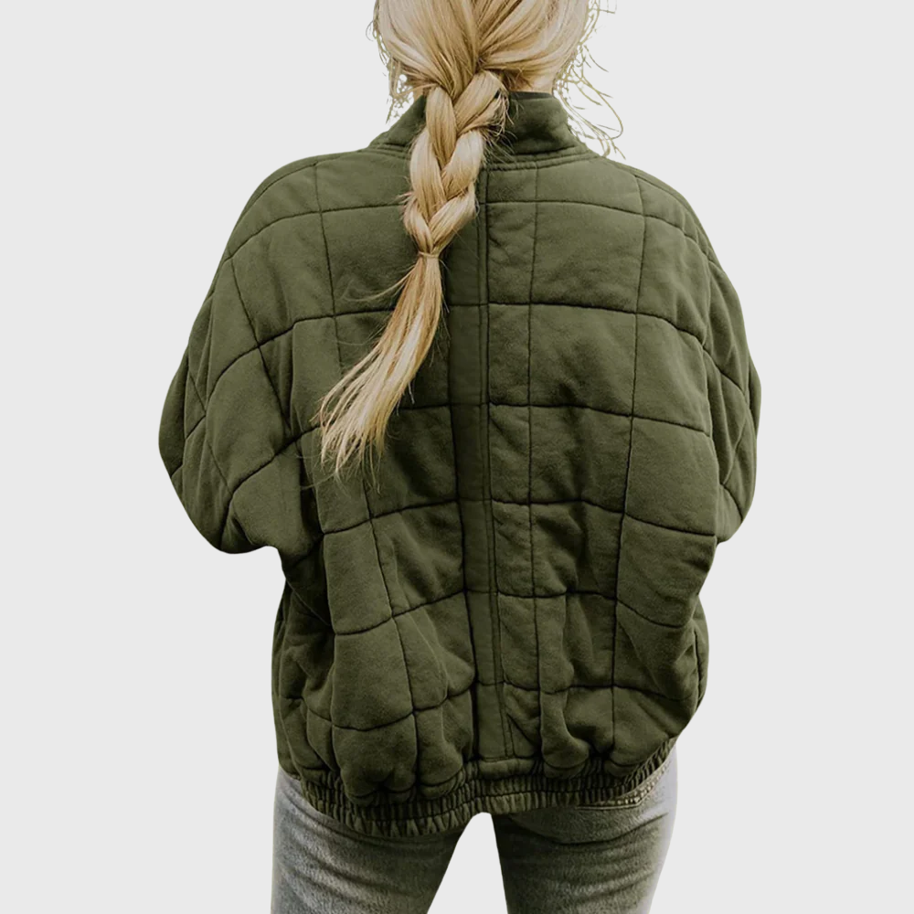 Veste matelassée Danoir Paris Josiane au look oversize élégant, visible en détails avec col et boutons.