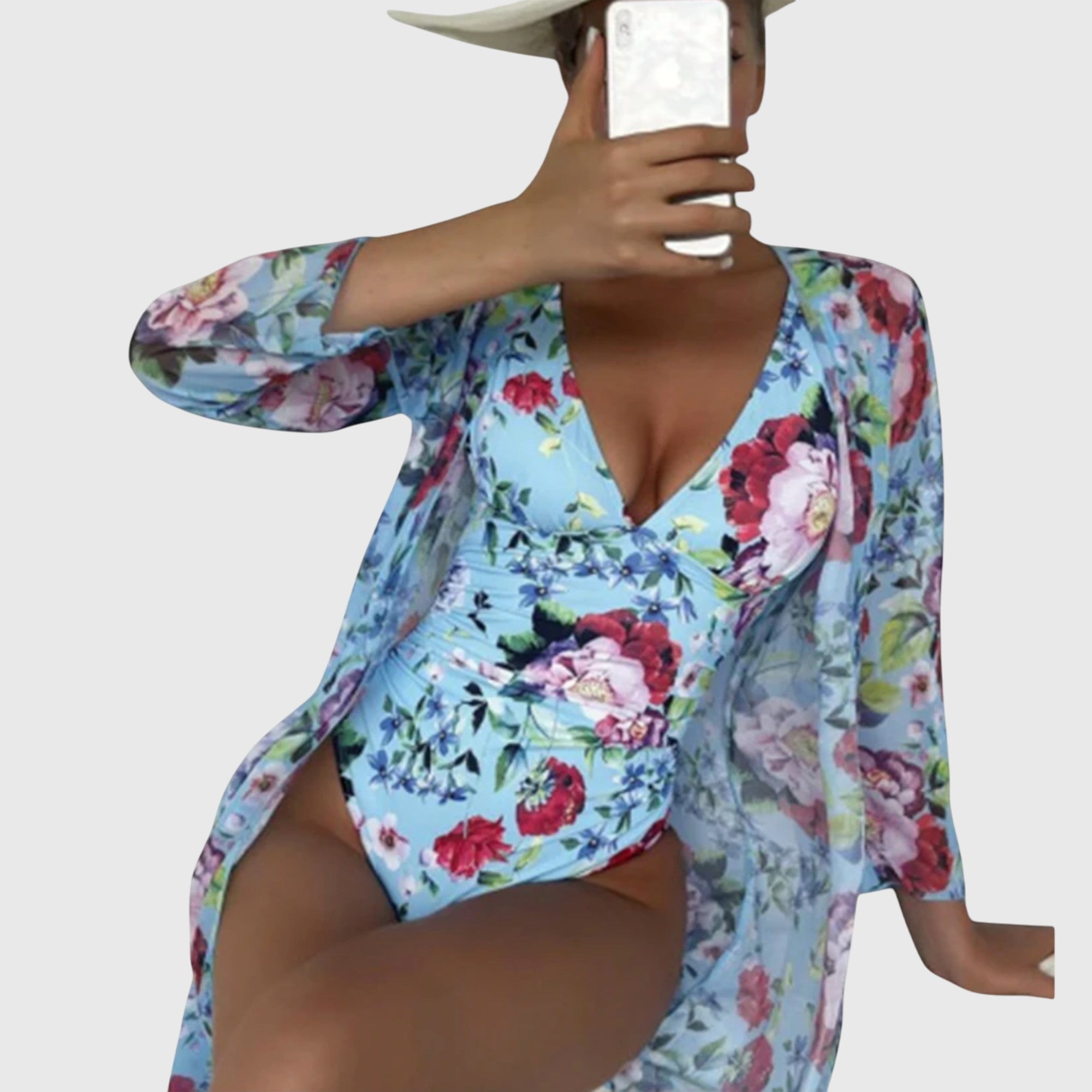 Ensemble de maillot de bain d'été Linnea de Danoir Paris, bikini à fleurs avec haut et bas assortis, porté sur la plage