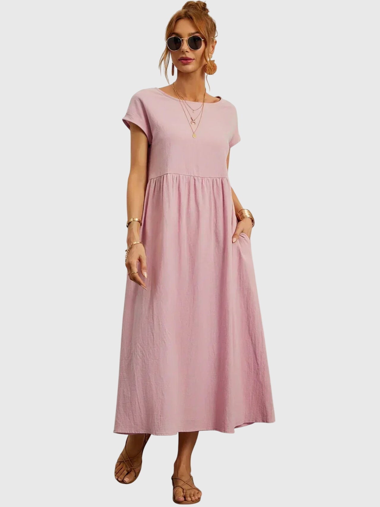 Robe décontractée Giselle™ à poches, style casual, en tissu léger, couleur neutre, de la marque Danoir Paris.