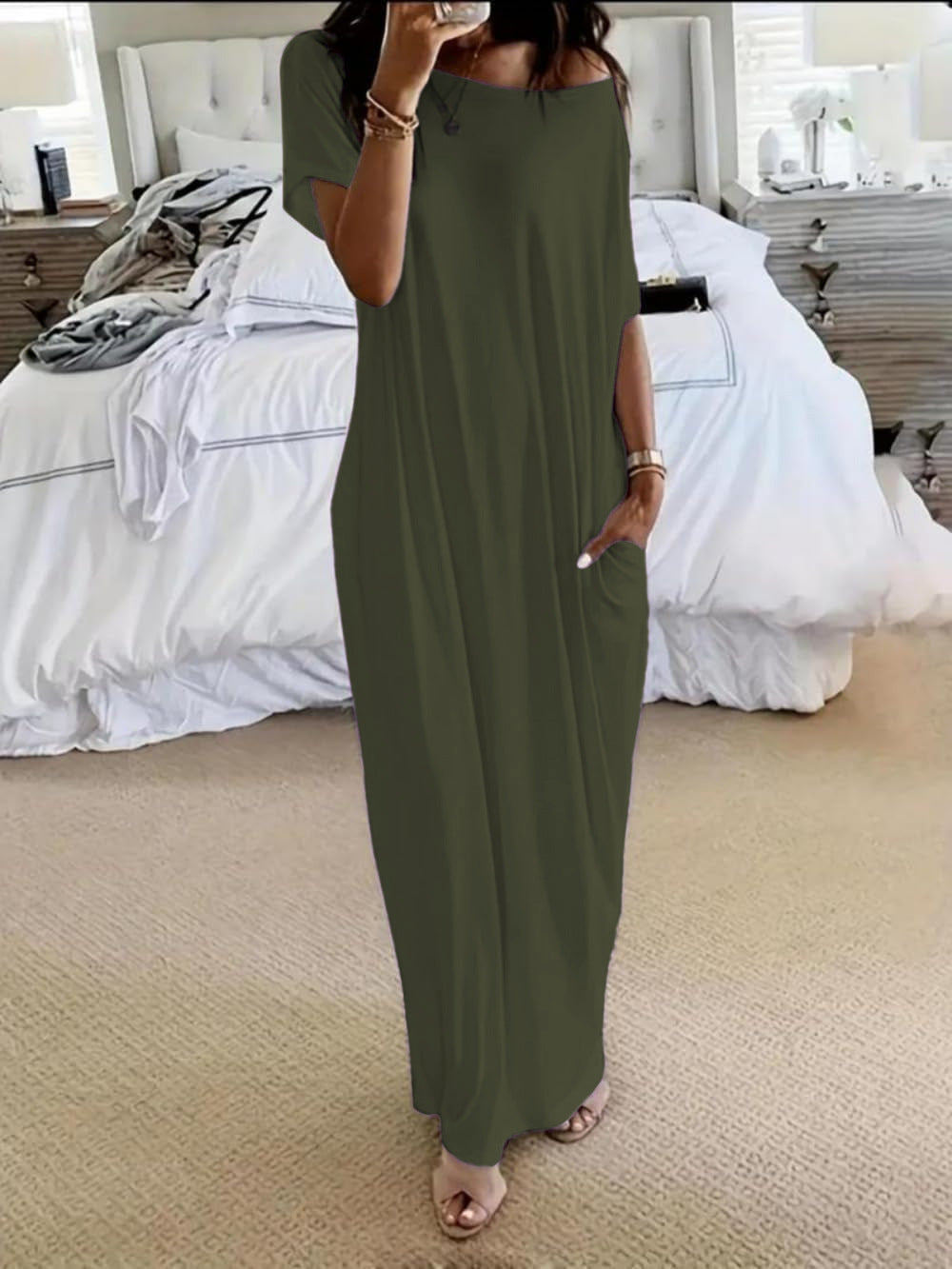 Robe décontractée oversize asymétrique à épaules dénudées de Danoir Paris, tissu léger et style tendance.