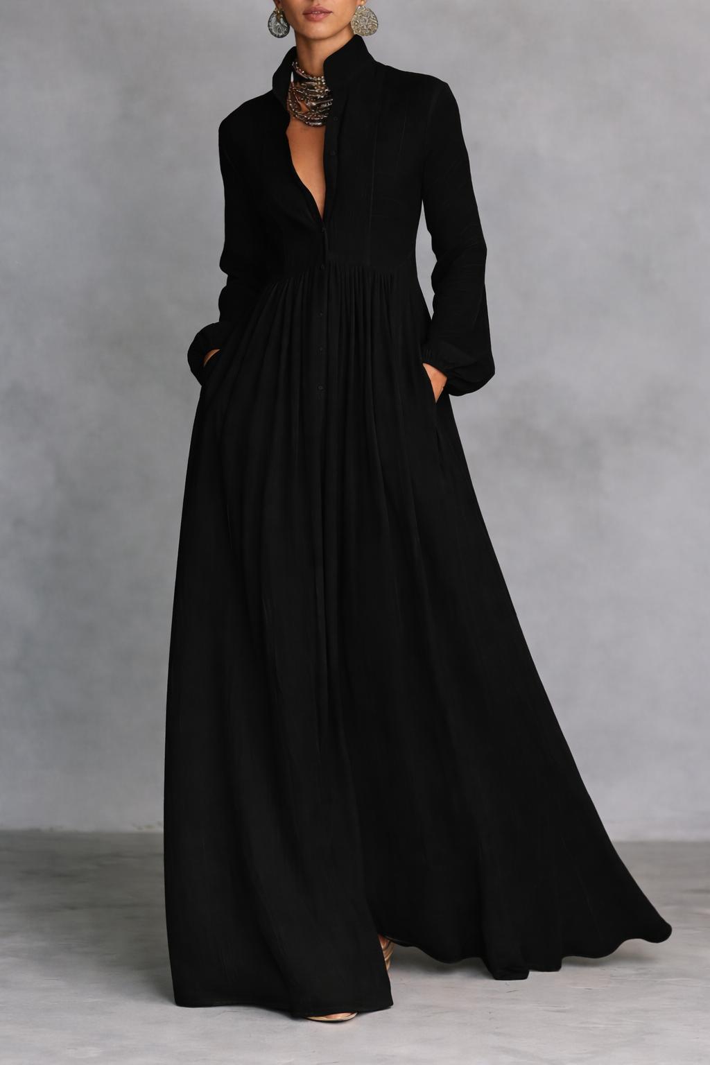 Robe longue fluide blanche Danoir Paris Serena avec boutons sur le devant et coupe élégante.