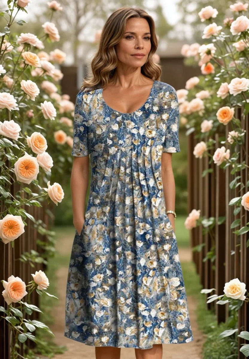 Robe midi aérée élégante Danoir Paris pour femme, tissu léger, coupe fluide et détails sophistiqués, portée en image.