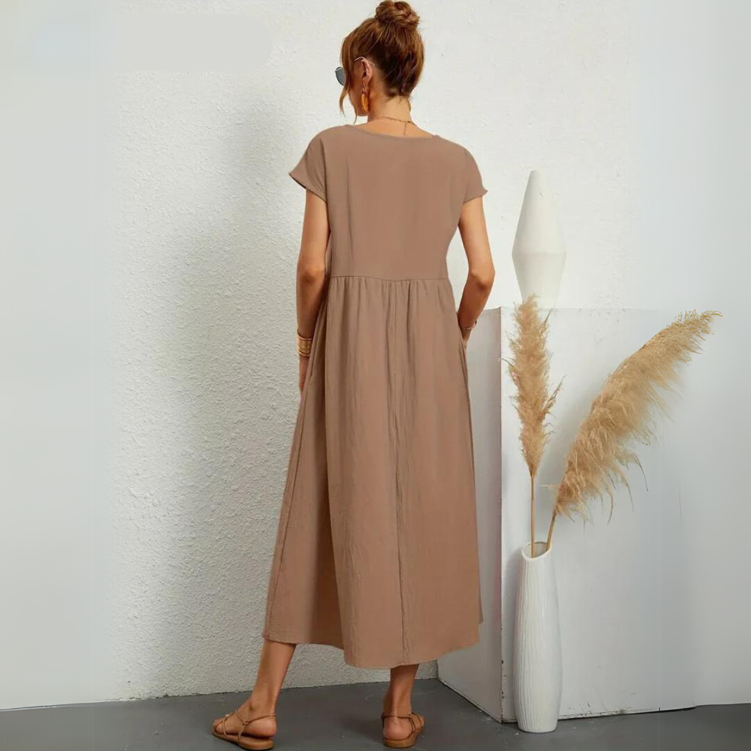 Robe midi décontractée en coton Isla pour femmes, par Danoir Paris, avec coupe fluide et style confortable.
