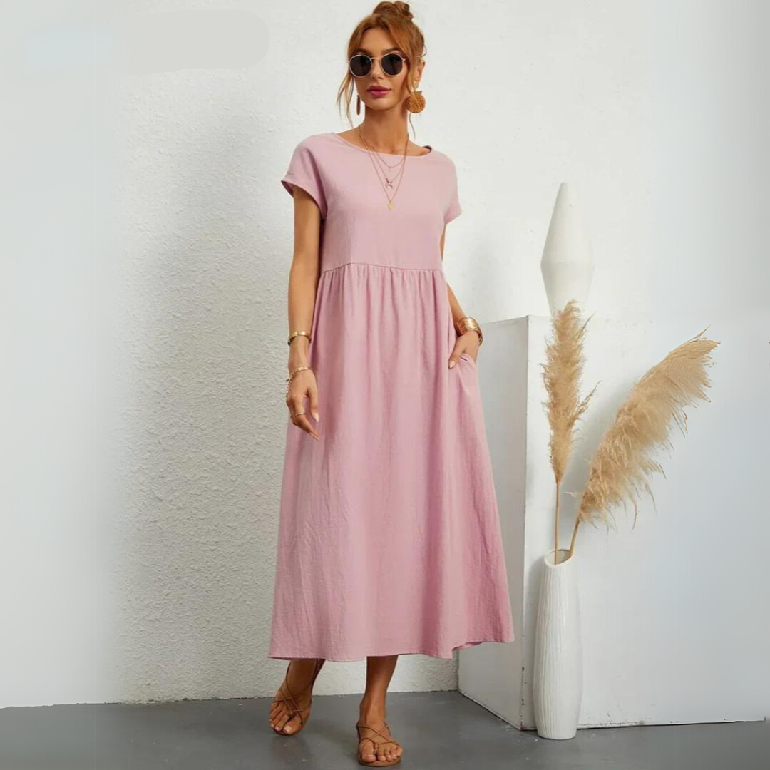 Robe midi décontractée en coton Isla pour femmes, par Danoir Paris, tissu léger avec manches courtes et coupe fluide.