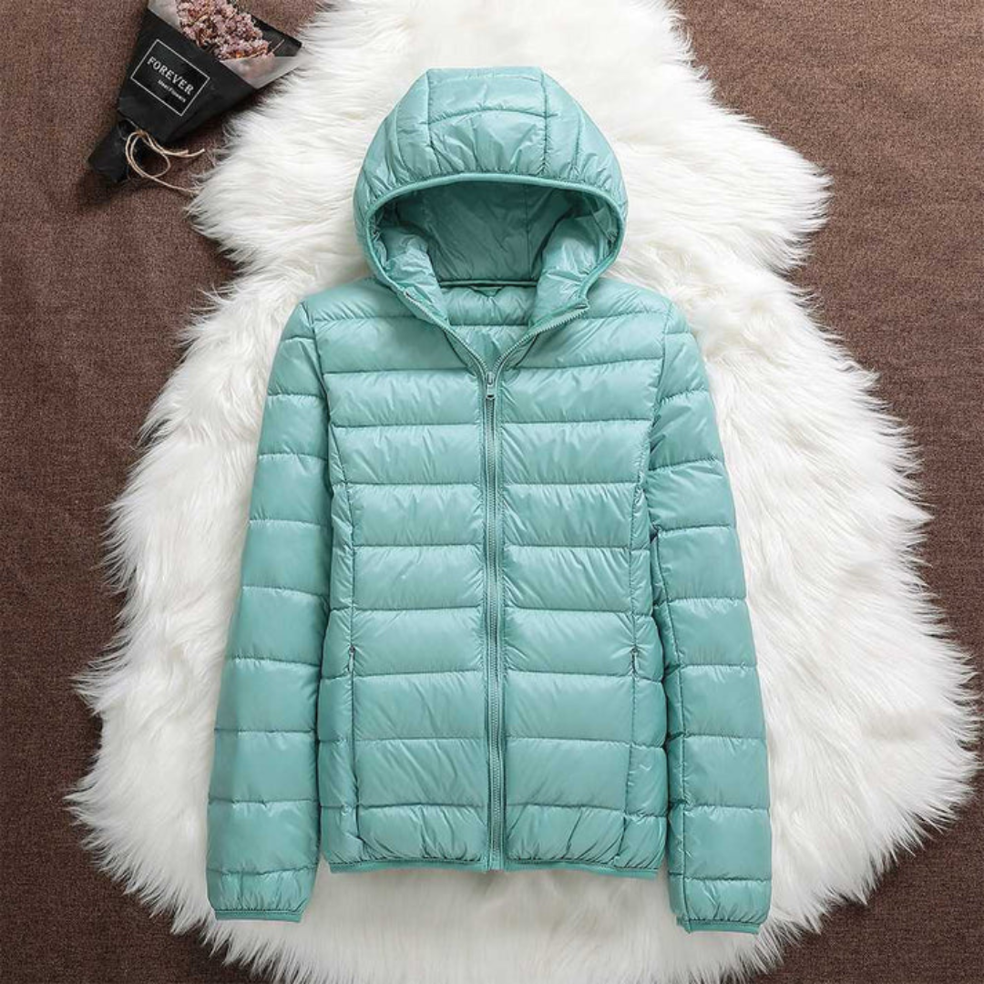 Doudoune pour femmes Danoir Paris, veste chaude et élégante, avec capuche et fermeture éclair, en tissu résistant.
