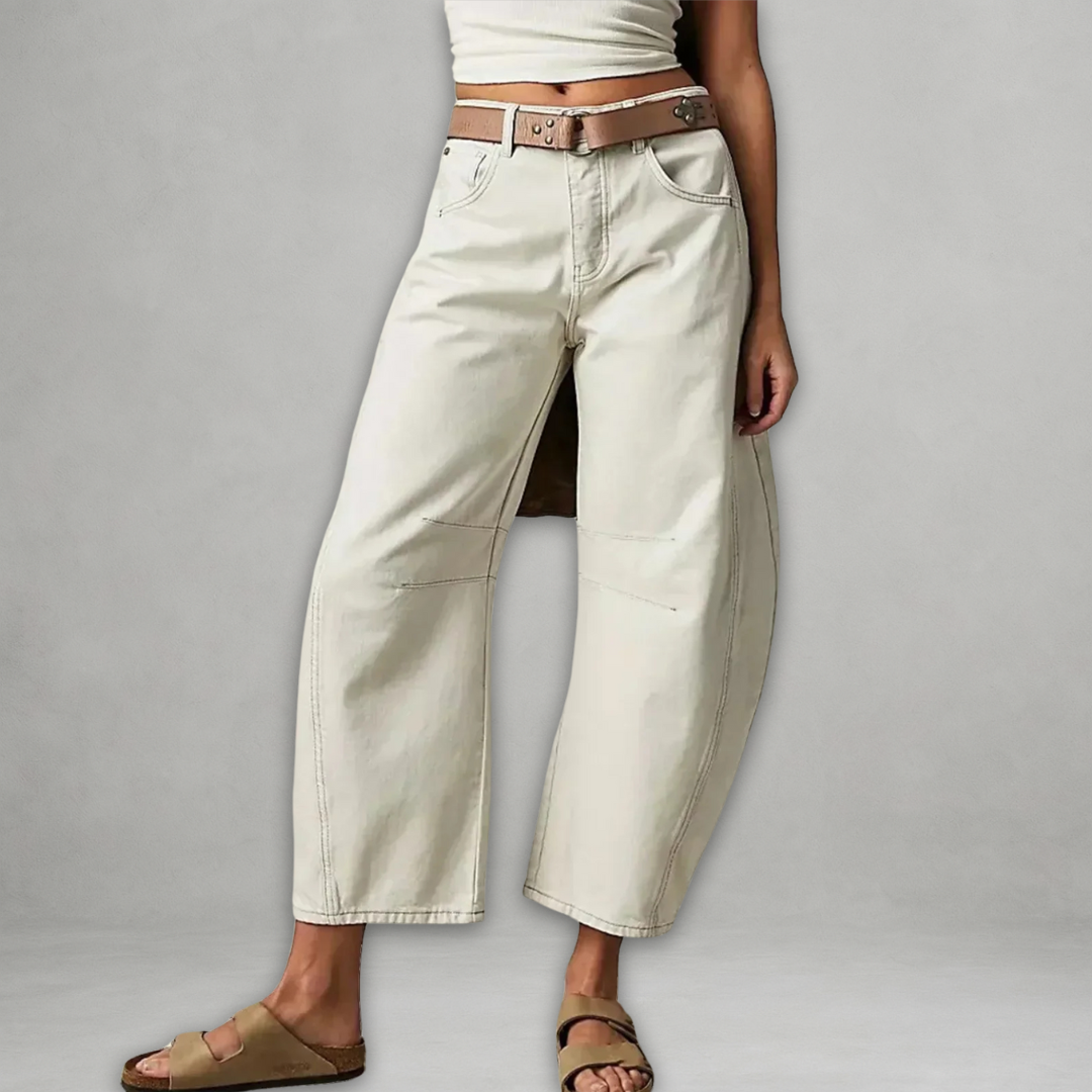 Pantalon femme baggy chic Sabri de Danoir Paris, style décontracté avec coupe ample, en tissu denim bleu.
