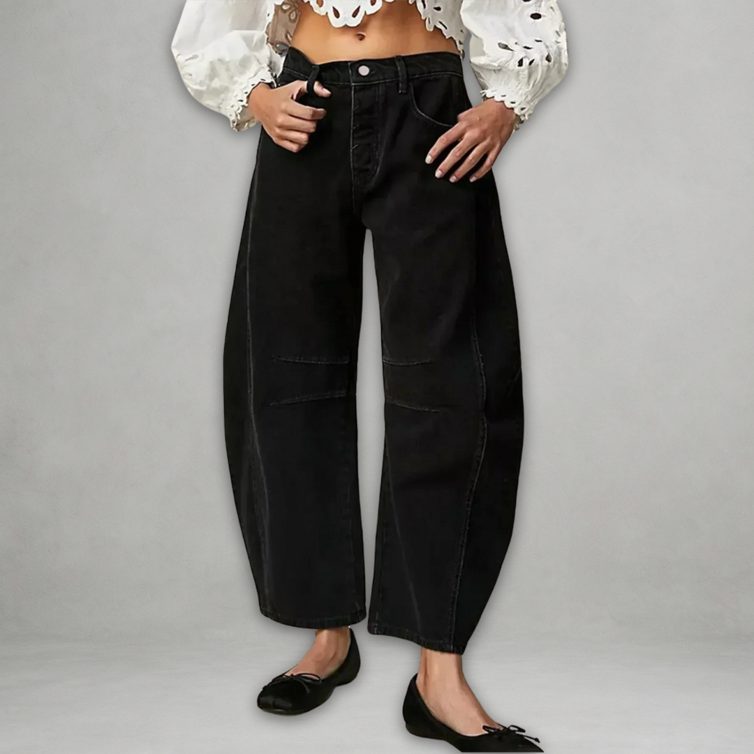 Pantalon femme Danoir Paris Sabri Jeans baggy chic en denim bleu avec coupe décontractée et détails modernes.