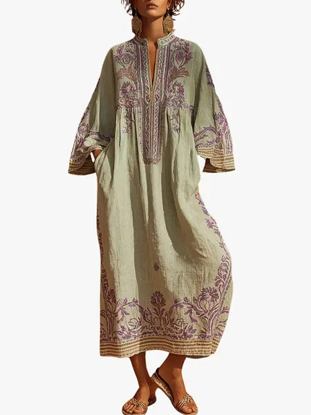 Robe brodée souple pour femmes Danoir Paris à motif jasmin, élégante et confortable, portée par une femme dans un style décontracté.