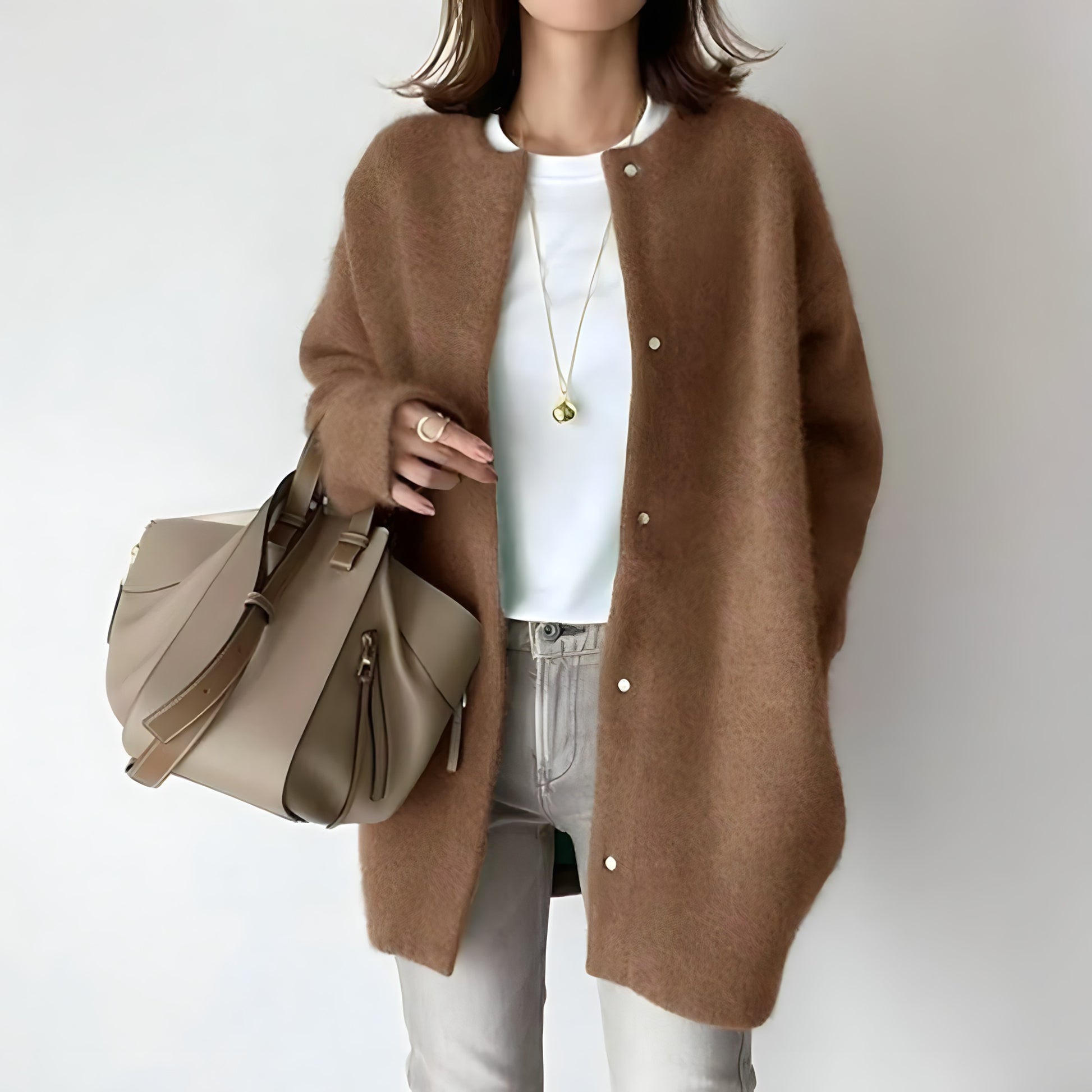 Cardigan élégant pour femmes Whitney de Danoir Paris, en maille marron avec boutons, taille XS, style sophistiqué.