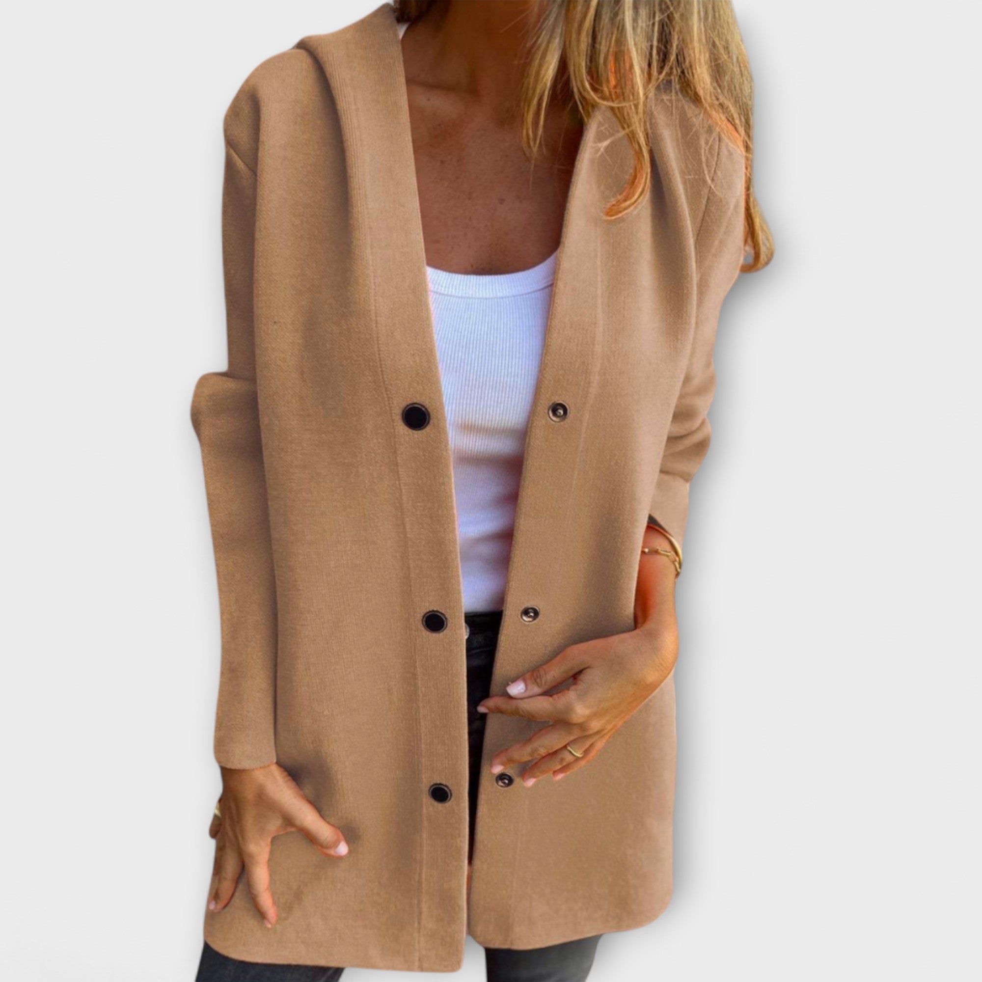 Veste élégante pour femme Danoir Paris, coupe chic et moderne, en tissu noir avec détails raffinés.