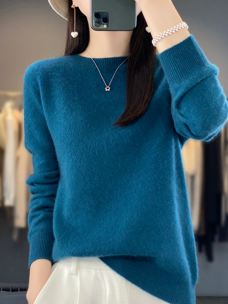Pull en coton confortable Anette de Danoir Paris porté par une personne, couleur neutre, détails doux et décontractés.