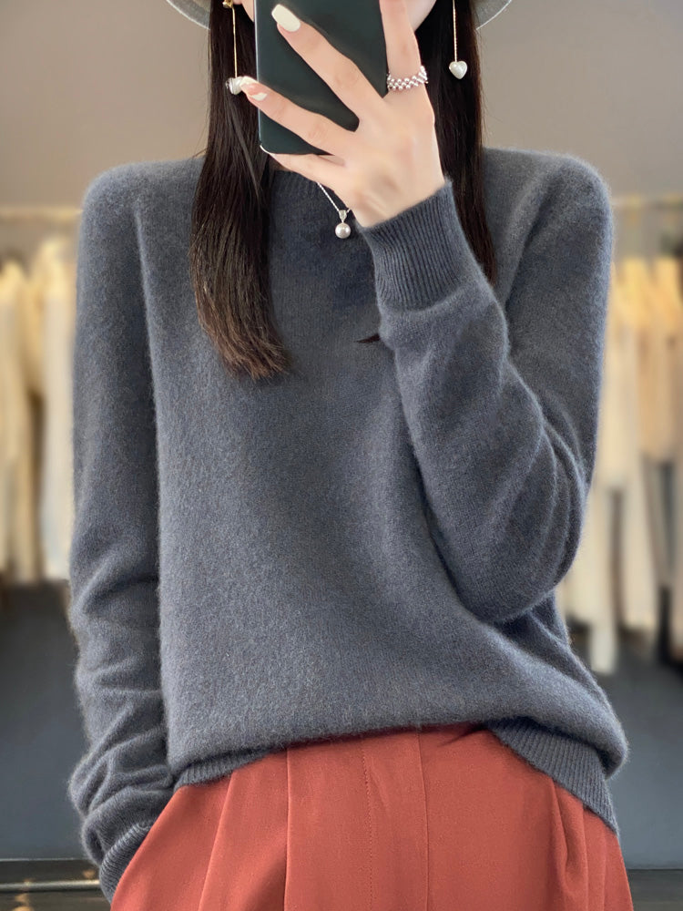Pull en coton confortable Anette de Danoir Paris, vue de face, doux et décontracté, couleur neutre, en tissu souple.