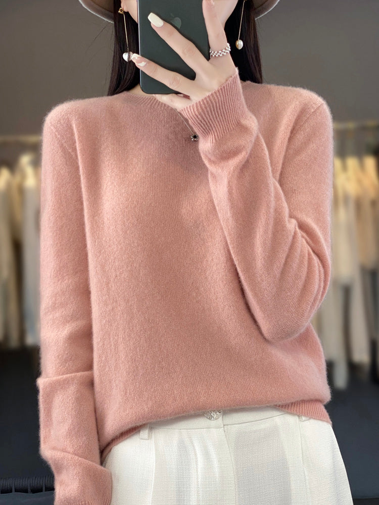 Pull en coton confortable Anette de Danoir Paris, image montrant le pull doux et décontracté avec col rond et manches longues.